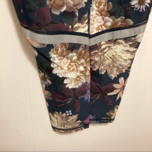 Sweaty Betty 2 piece set zero gravity beetle blue blooms ankle yoga leggings top - Picture 7 of 10